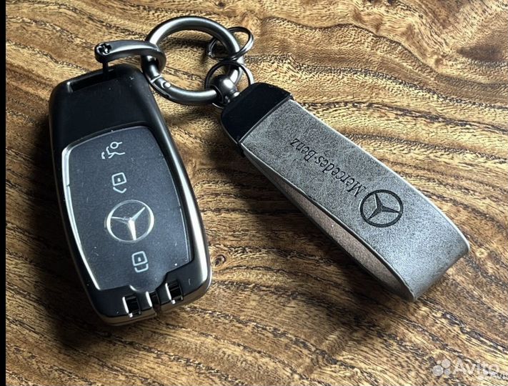 Чехол для ключа Mercedes с брелком Мерседес и