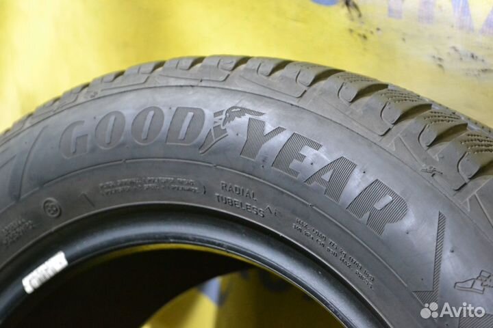 Goodyear UltraGrip Performance 215/60 R16