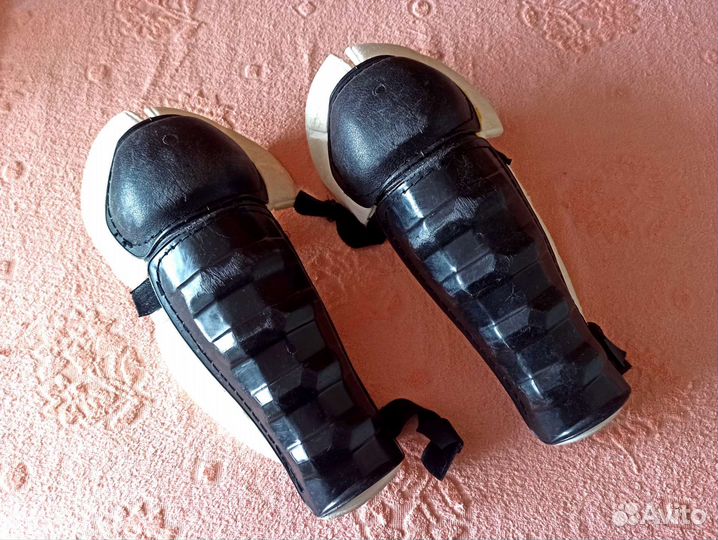 Хоккейный шлем