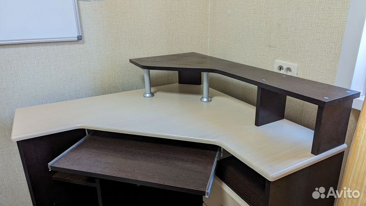 Компьютерный стол угловой