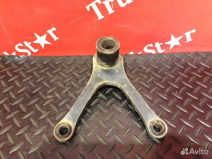 Кронштейн цилиндра подъема кабины