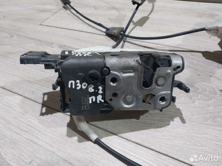 Замок двери передний правый Peugeot 308