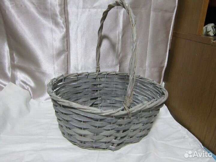 Пепельница,ваза,корзинки разные