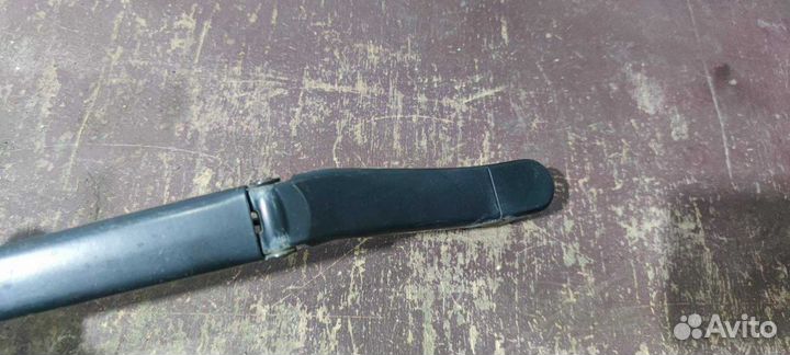 Поводок стеклоочистителя передний правый Mazda CX