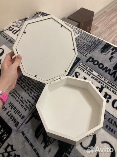 Деревянная шкатулка