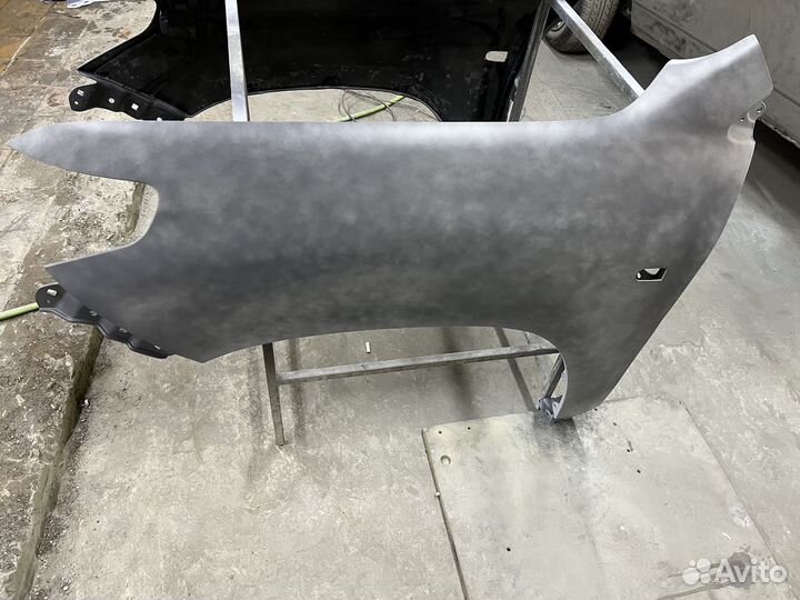 Крыло переднее пластиковое Toyota LC200