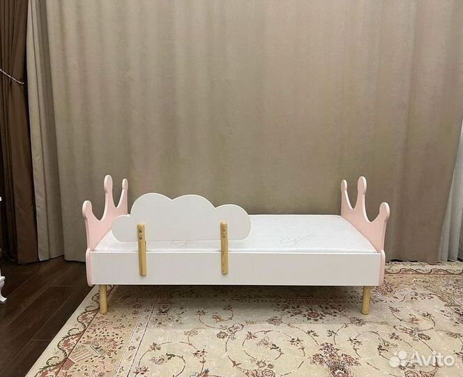 Детская кровать с бортиком