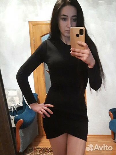 Платье prettylittlething