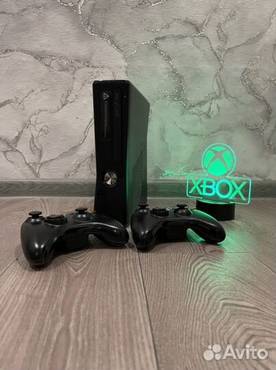 Xbox 360S freeboot 2 геймпада 50 игр