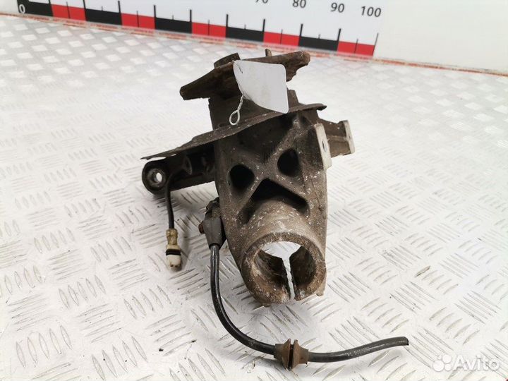 Б/У Б/У Ступица (кулак цапфа) передняя правая