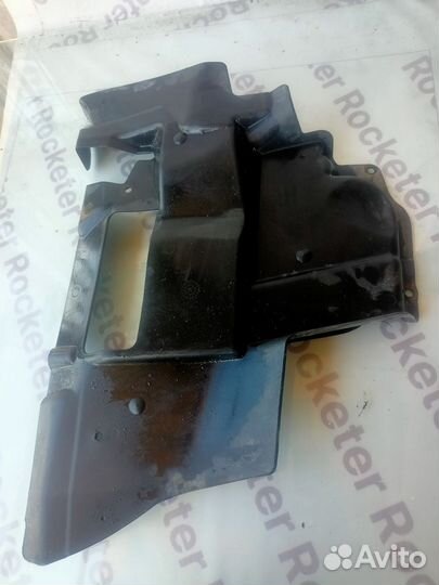 Пыльник двигателя правый Land Rover Range Rover 3