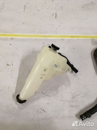 Расширительный бачок Toyota Fortuner 2 Hilux 8