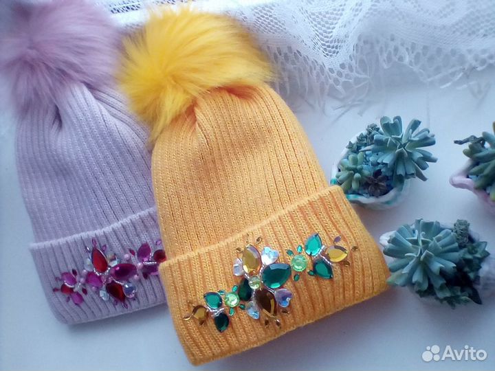 Красивые шапки с камнями и бусинами