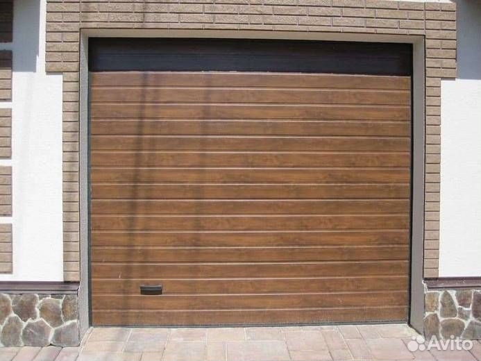 Утепленные секционные гаражные ворота Alutech Pres