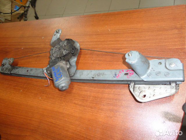 Стеклоподъемник передний правый Renault Logan 1