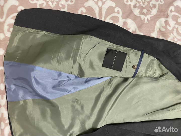 Продается костюм Hugo Boss оригинал