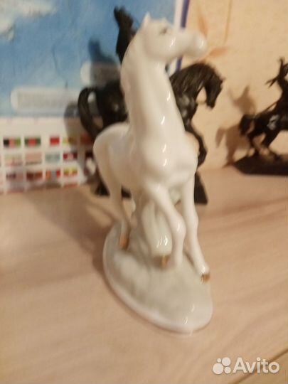 Статуэтка фарфор