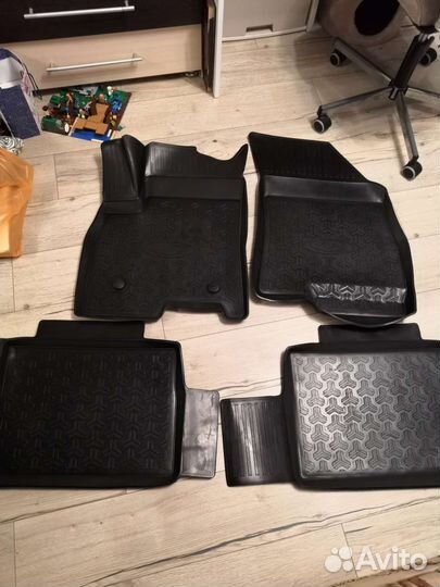 Автомобильные коврики резиновые