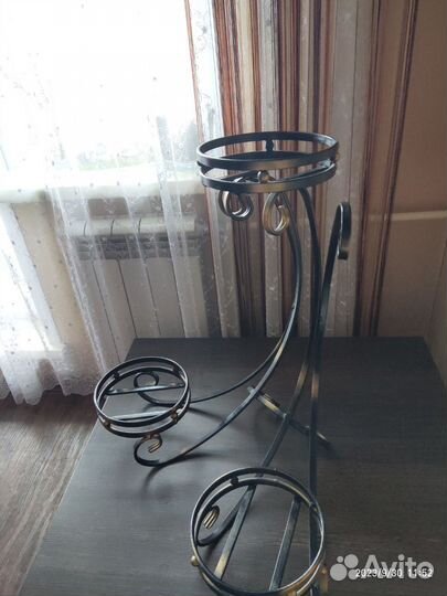 Подставка для цветов напольная металлическая