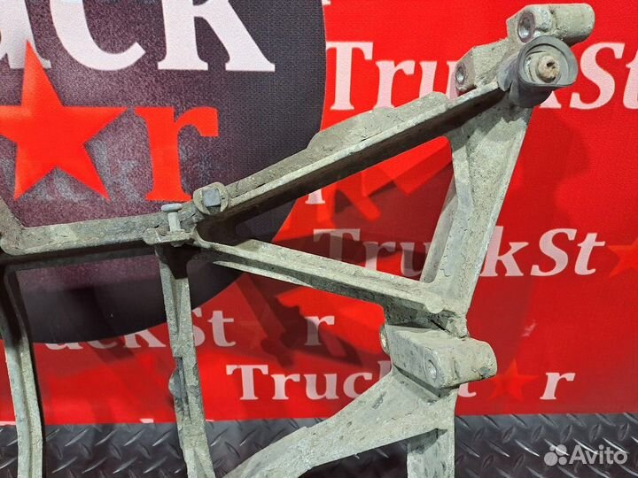 Кронштейн фары левый Daf XF105