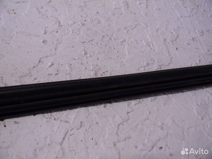 Уплотнитель капота Focus III 2011