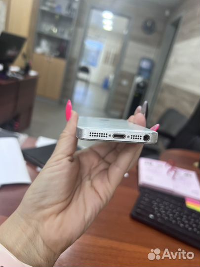 Телефон iPhone 5s