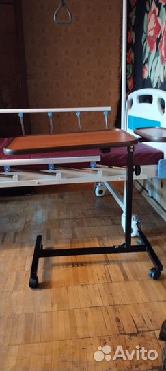 Столик прикроватный