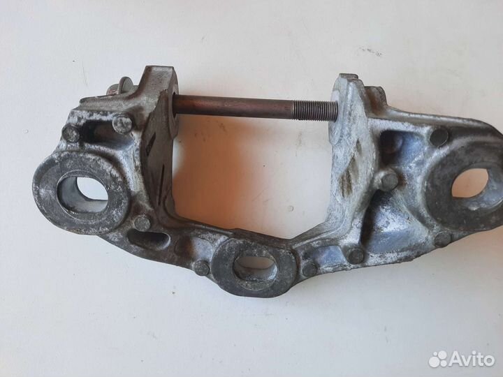 Кронштейн МКПП левый Mazda 3 BM 1.6