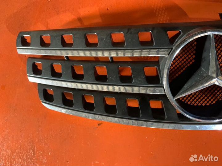 Решетка радиатора Mercedes Benz Ml 350 W164.186
