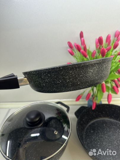 Новый набор посуды: кастрюля, сковорода и жаровня