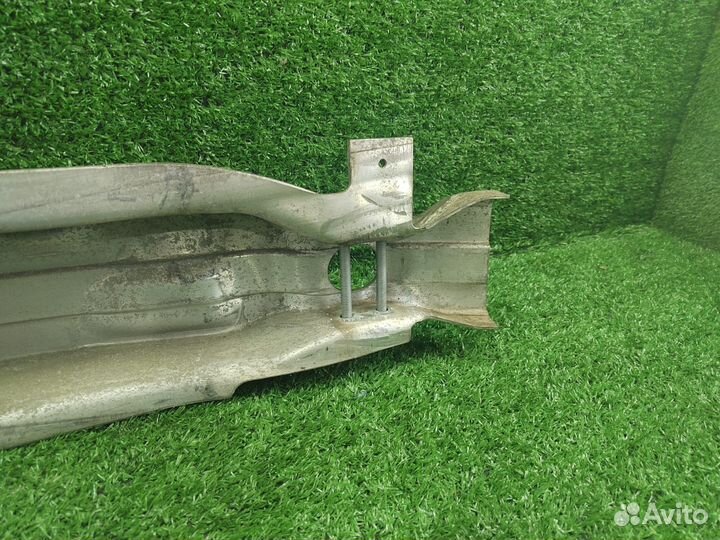 Усилитель бампера передний Audi A6 C6 4F