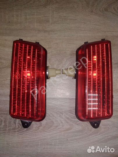 Задний противотуманный фонарь Jeep Grand Cherokee