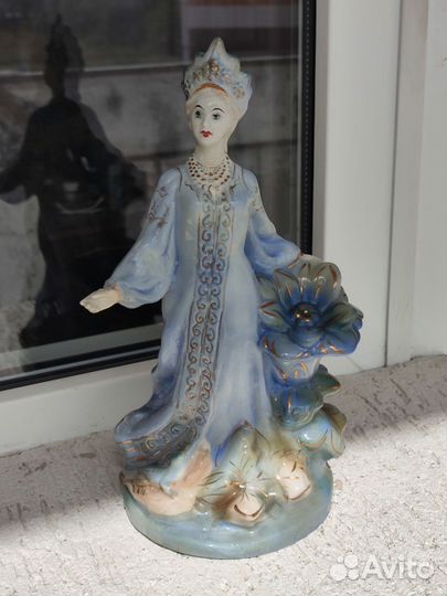 Статуэтка фарфор