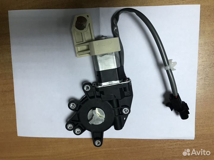 Электромотор стеклоподъемника двери isuzu