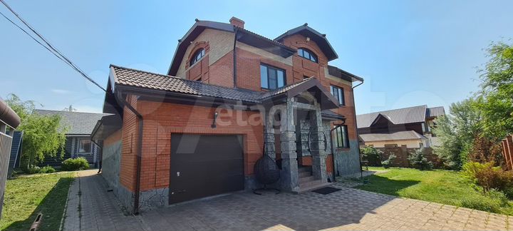 Дом 259,3 м² на участке 14,8 сот.