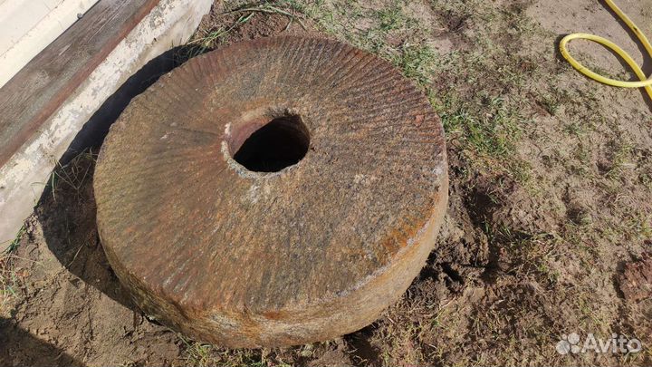 Каменные жернова