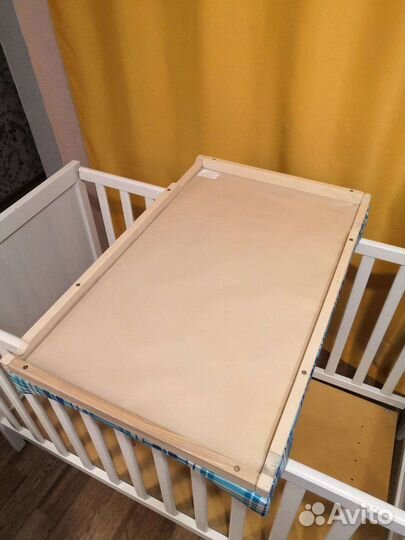 Пеленальная доска на кроватку