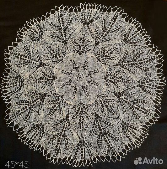 Ажурная вязаная салфетка спицами