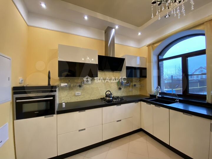 Дом 300 м² на участке 6 сот.