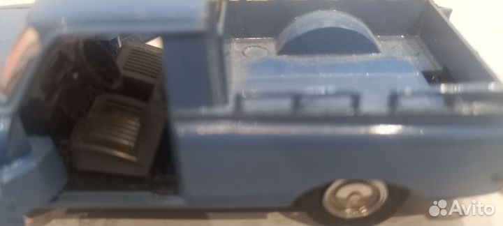 Модель автомобиля 1:43 москвич пикап