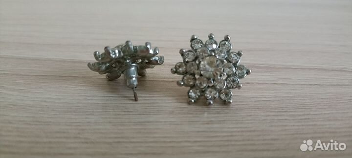 Серьги гвоздики