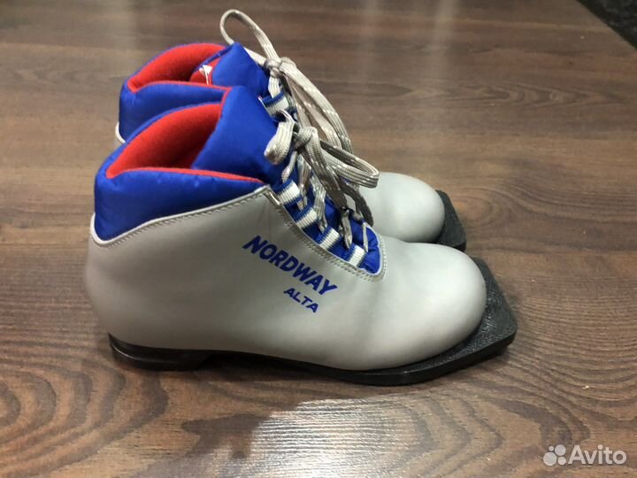 Лыжные ботинки 36р