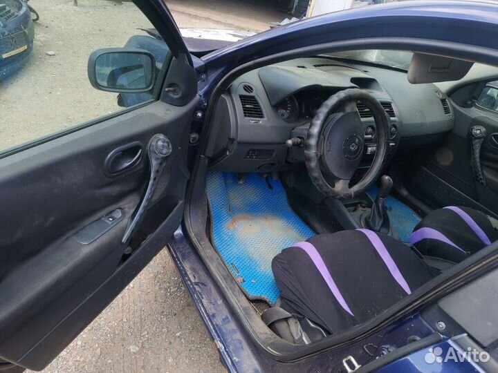 В разборе Renault Megane 2