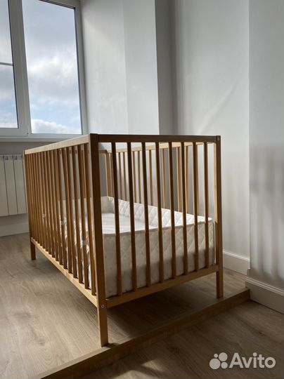 Детская кроватка IKEA с матрасом и бортиками