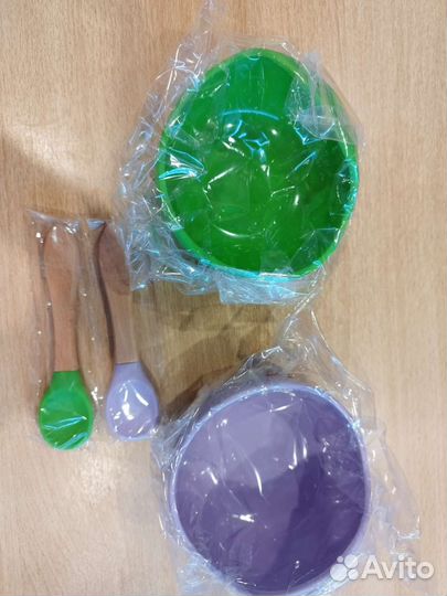 Тарелка деткая с ложкой на присоске (зеленая)