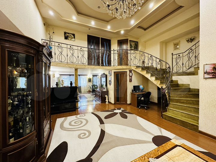 3-к. квартира, 107 м², 2/5 эт.