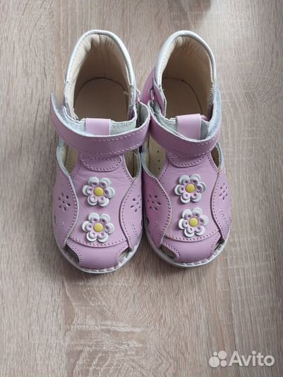 Сандалии для девочки 21 размер новые