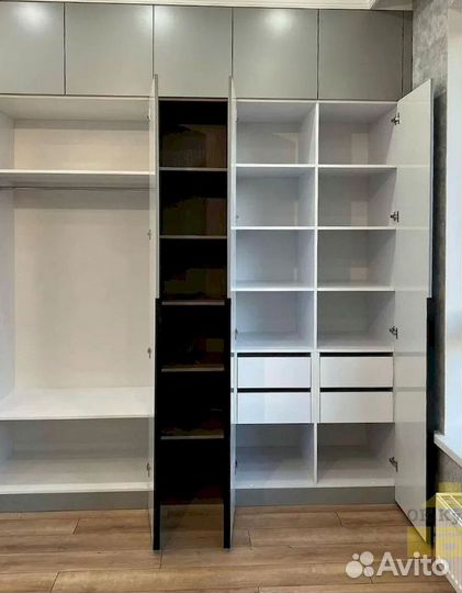 Шкаф с зеркалом