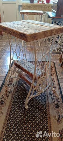 Столик этажерка из чугунной станины