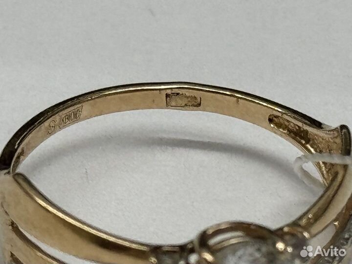 Кольцо с камнями золотое